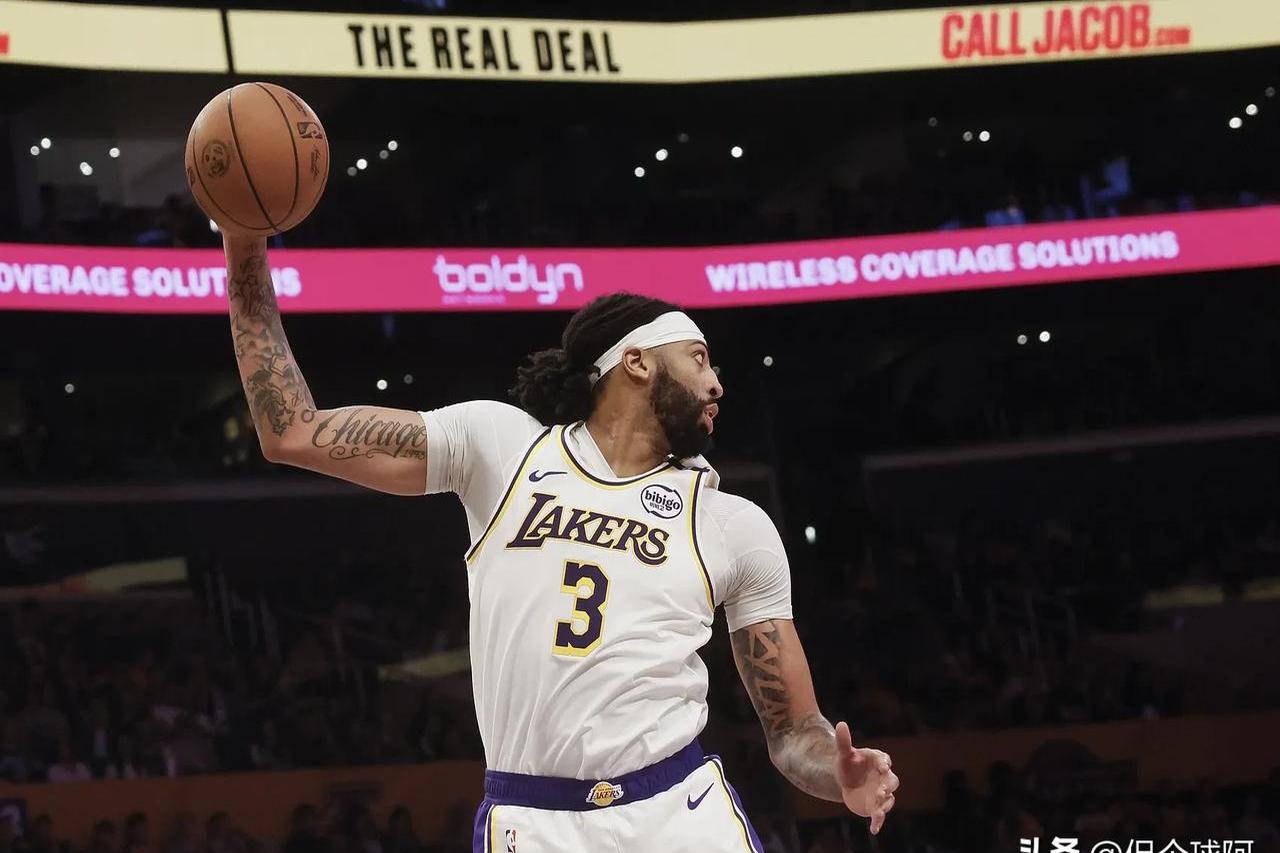 浓眉哥新星险胜表现突出，皇家马德里前途光明！赢得满堂喝彩