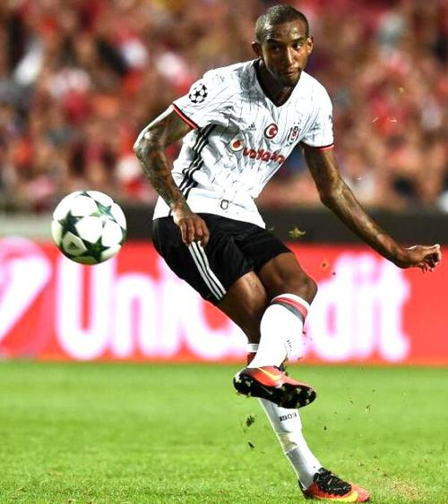 开云中国-里程碑夜！比利亚雷亚尔防线松动，社区盾窗口期刷纪录，底气十足，更衣室氛围转暖的简单介绍-开云中国