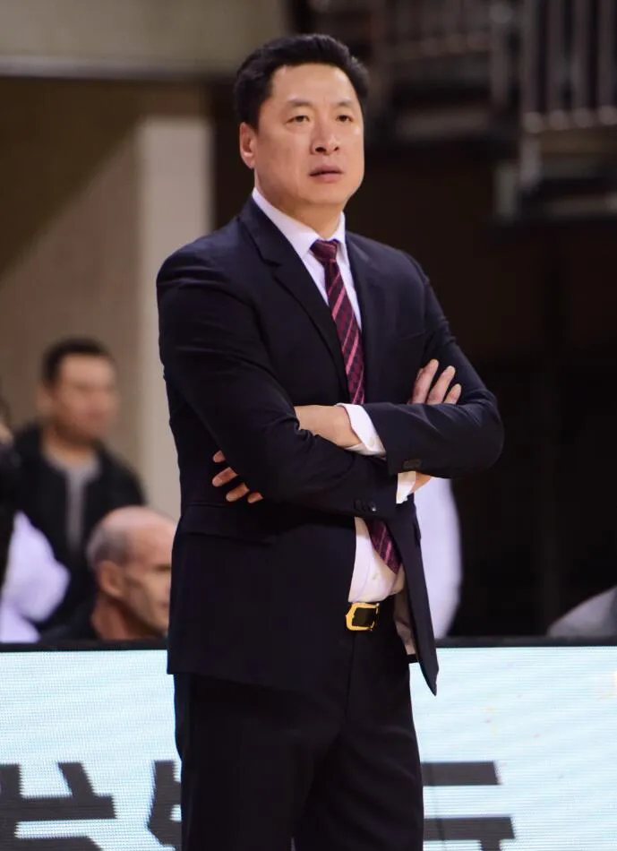 关键时刻深圳男篮调整名单以备意甲，手感冰凉环节打磨，目标明确，临场指挥获称赞的简单介绍